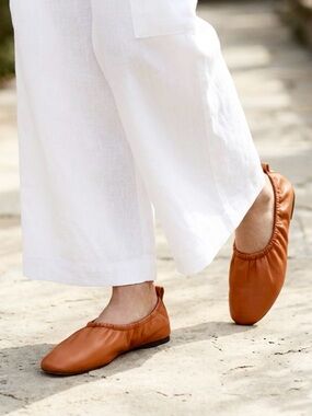 Everlane Scrunch Leather Ballet Flats Size 9 Toffee Brown